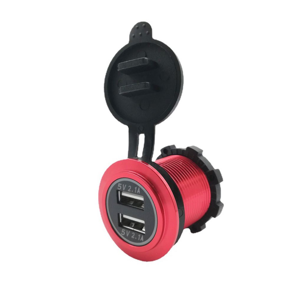 LED 라이트 골드 쉘이 있는 듀얼 USB 차량용 충전기